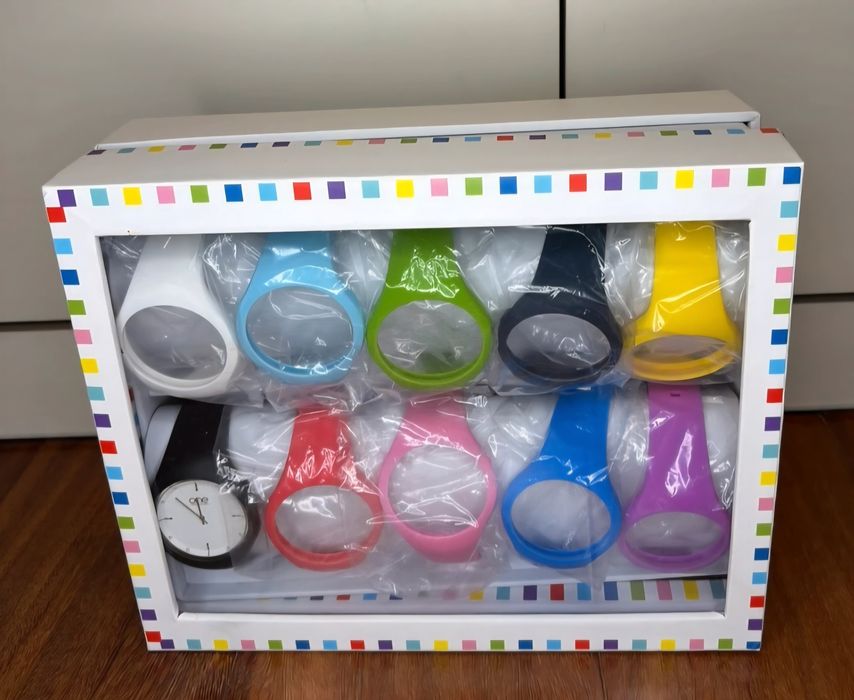 Relogio One com varias braceletes