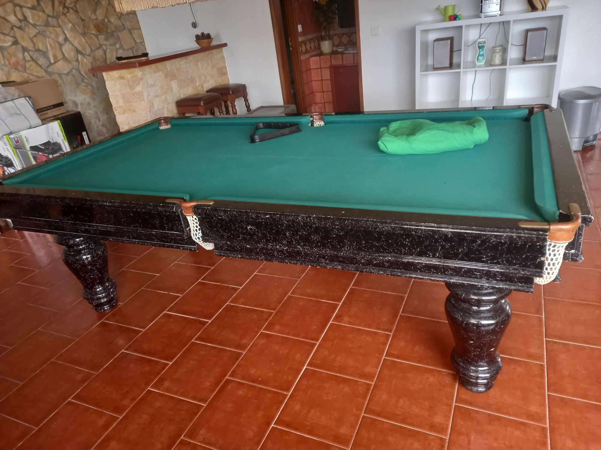 Mesa de snooker com lacagem