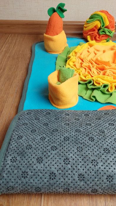 Нюхательный  коврик (поисковый)+мячик и 2 морковки для животных