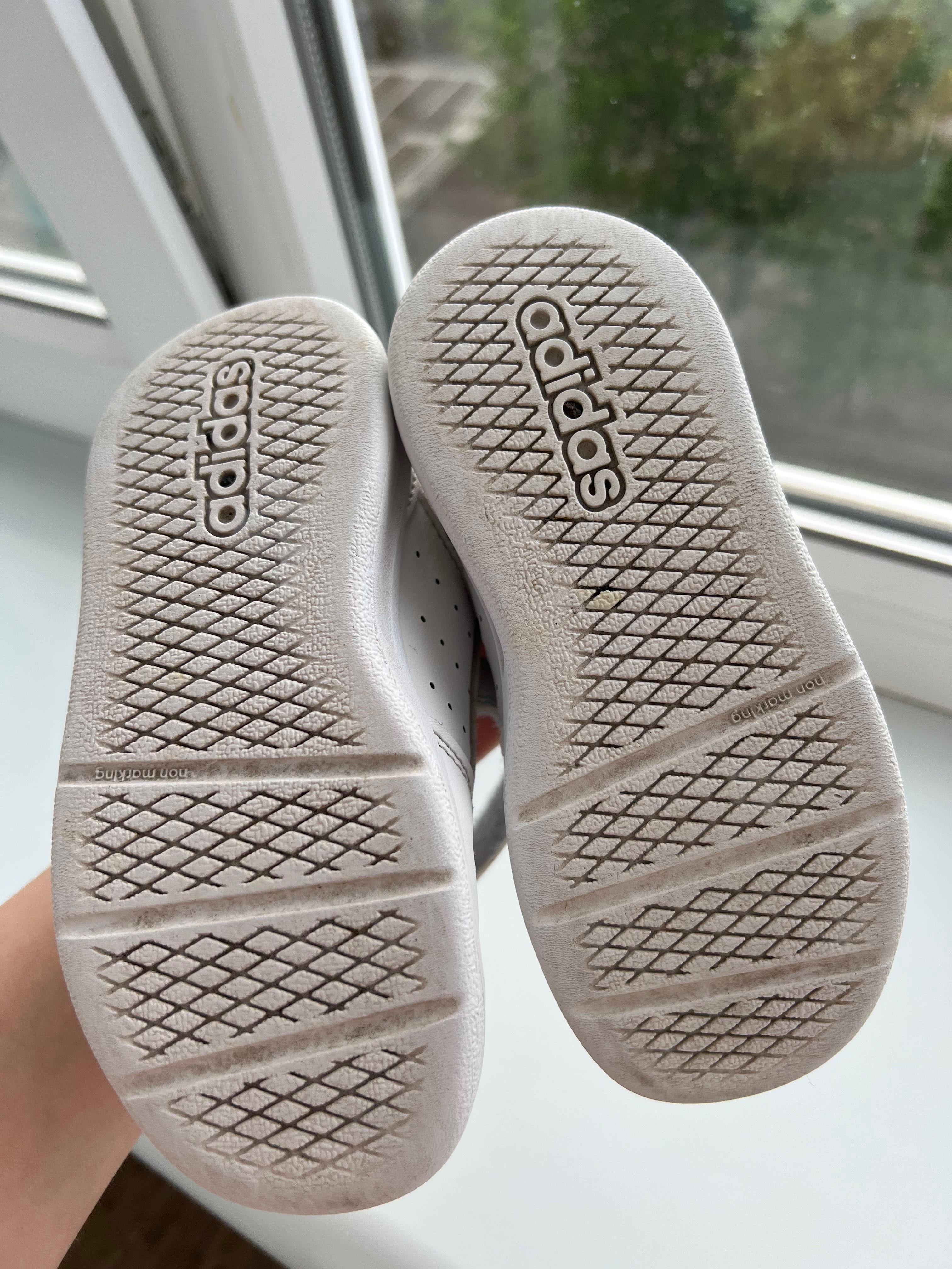 Продам кроссовки adidas