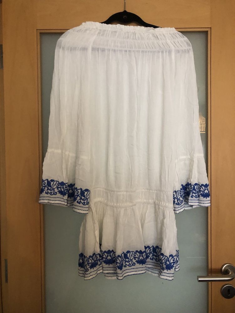 Tunica/vestido branco com bordado azul