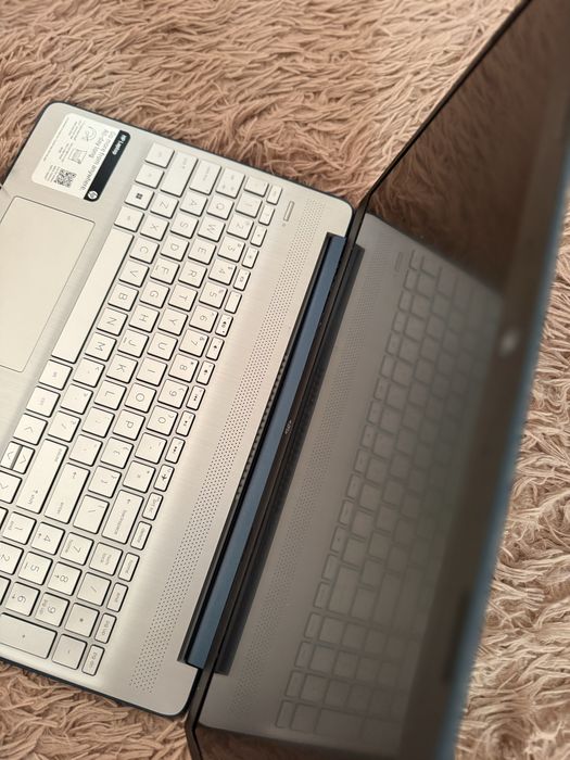 Ультрабук HP 15, core i3-1115G4, хороша батарея
