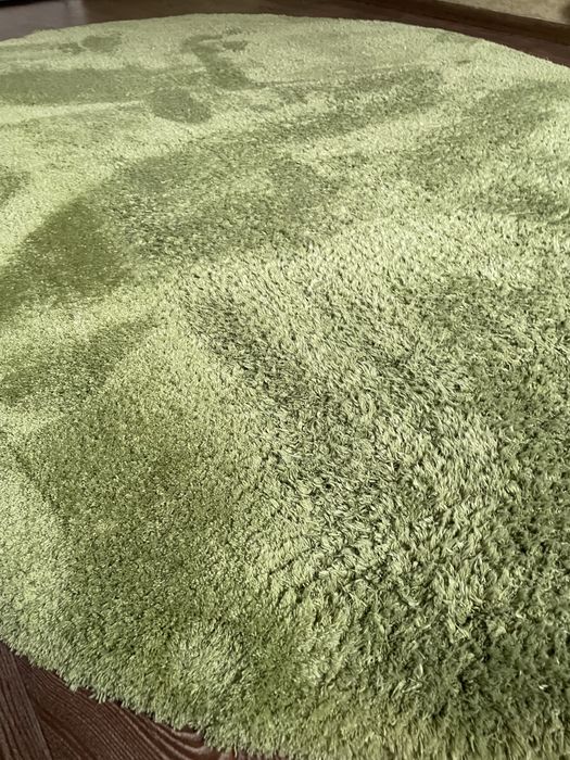 Килим овальний зелений, м’який високий ворс. Килим травка