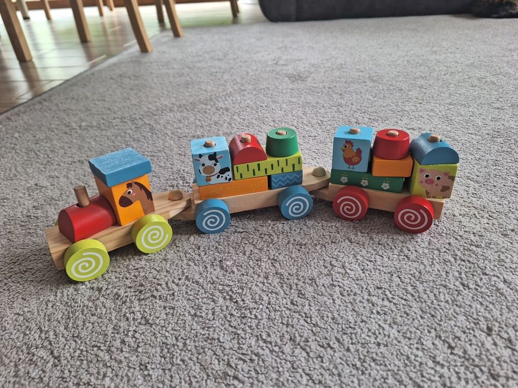 Pociąg drewniany ze zwierzętami kolejka