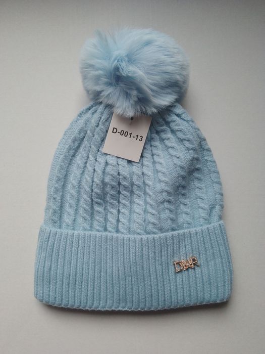 Czapka damska z pomponem