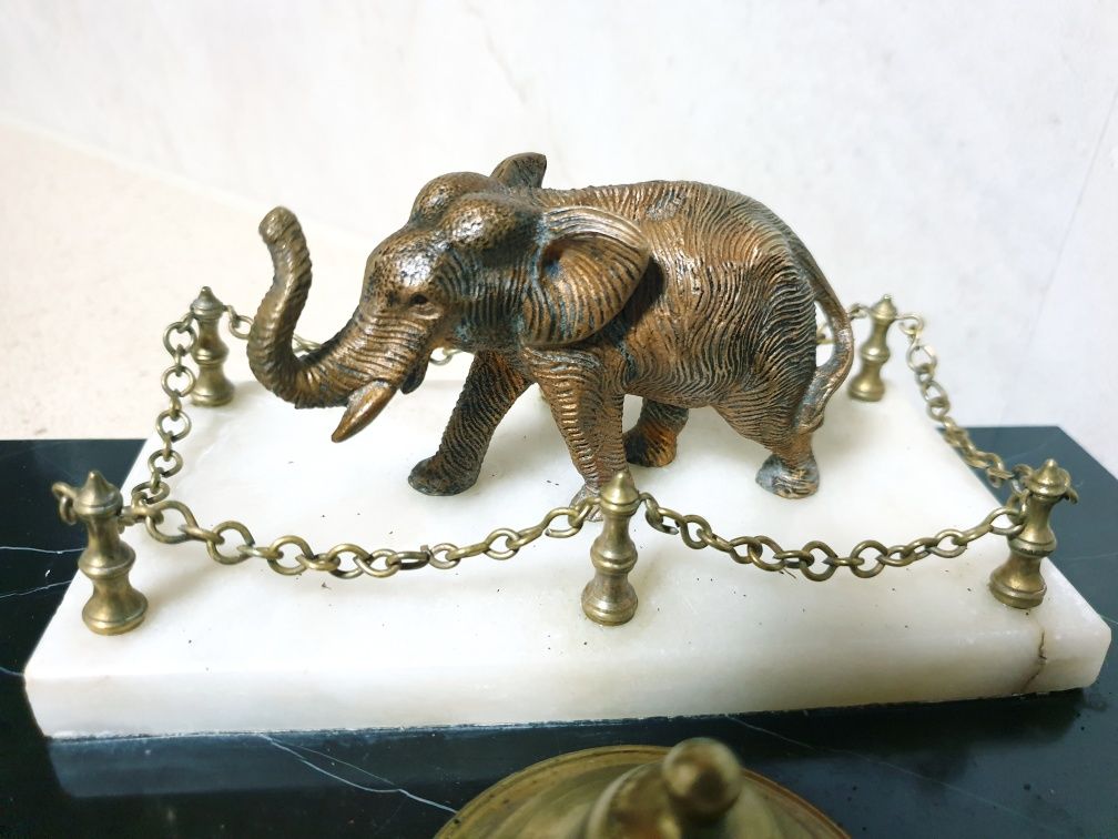 Raro fantástico antigo tinteiro figurativo com elefantes em bronze