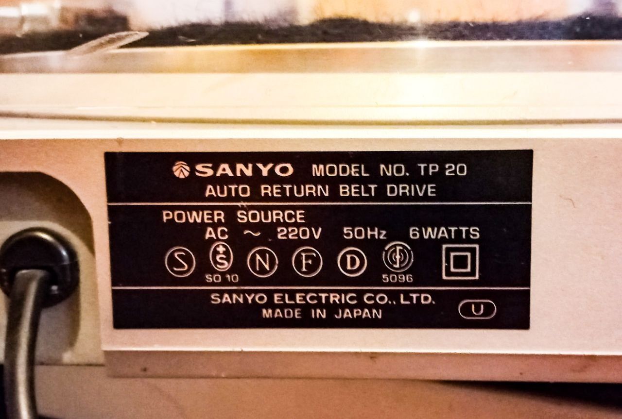 Вініловий програвач Sanyo TP 20.