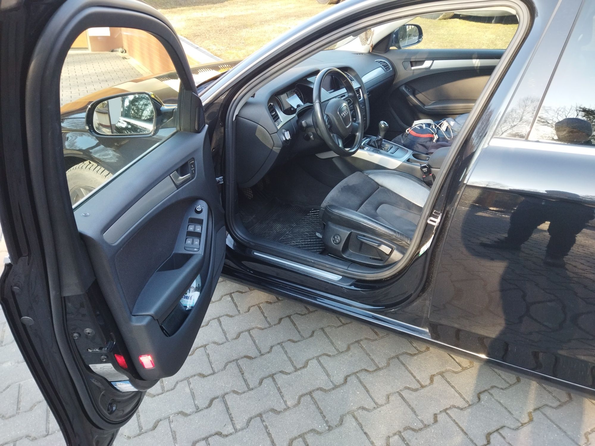Audi A4 B8  2.0  143km