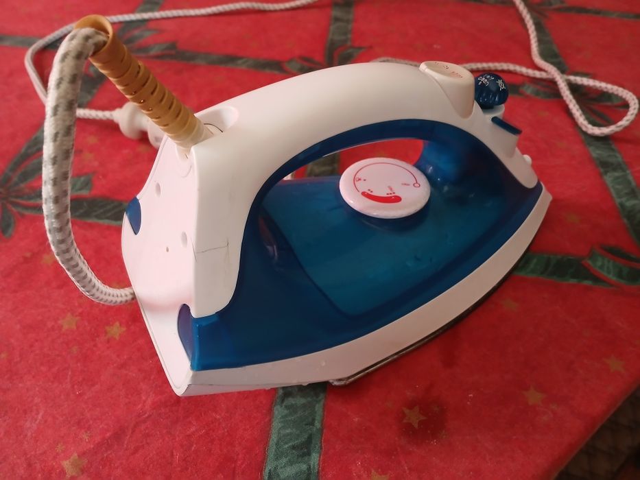 Ferro de engomar marca Moulinex