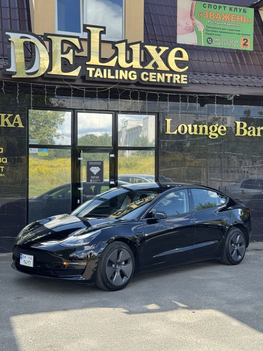 Tesla Model 3 2023 рік