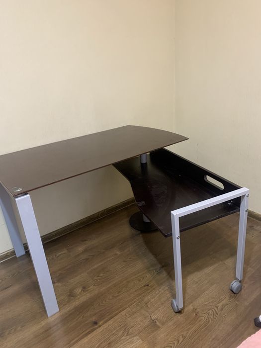 Продам стіл в гарному стані