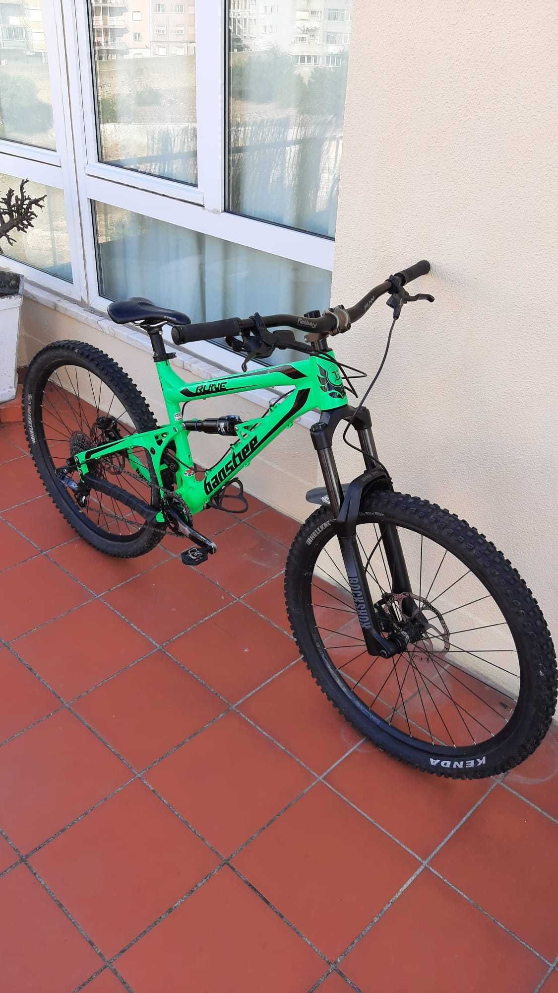 Vendo/Troco Bicicleta de enduro Banshee Rune V2  27.5