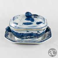 Terrina com apresentador em porcelana da China, pintada à mão