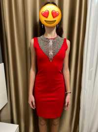 Платье коктейльное красное с камнями