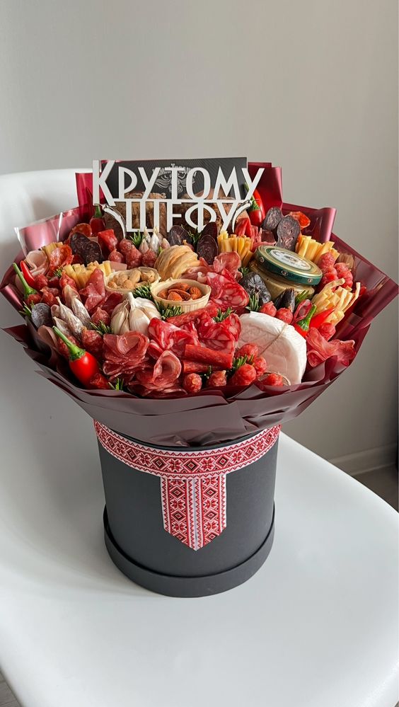 Букет із ковбаси. Чоловічий мʼясний букет. Смачний подарунок Київ