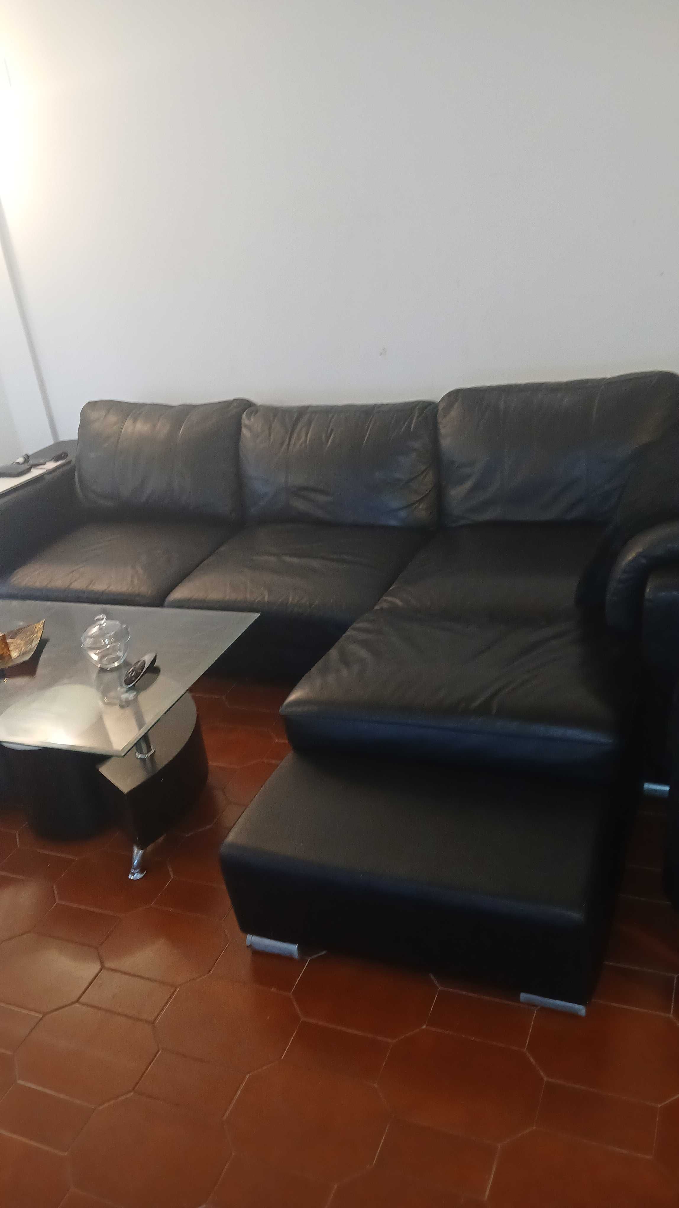 SOFÁ em pele Preto mais a MESA de centro!