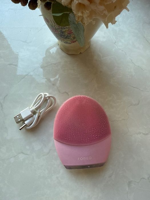 Форео масажна щітка для обличчя