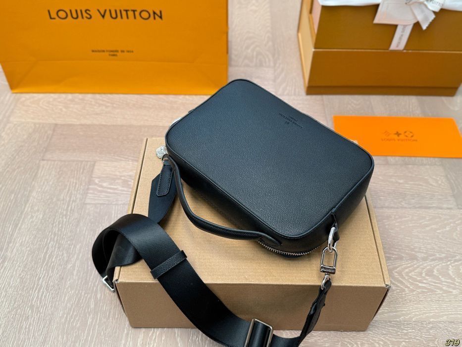 Сумка Louis Vuitton мужская унисекс черная через плечо барсетка