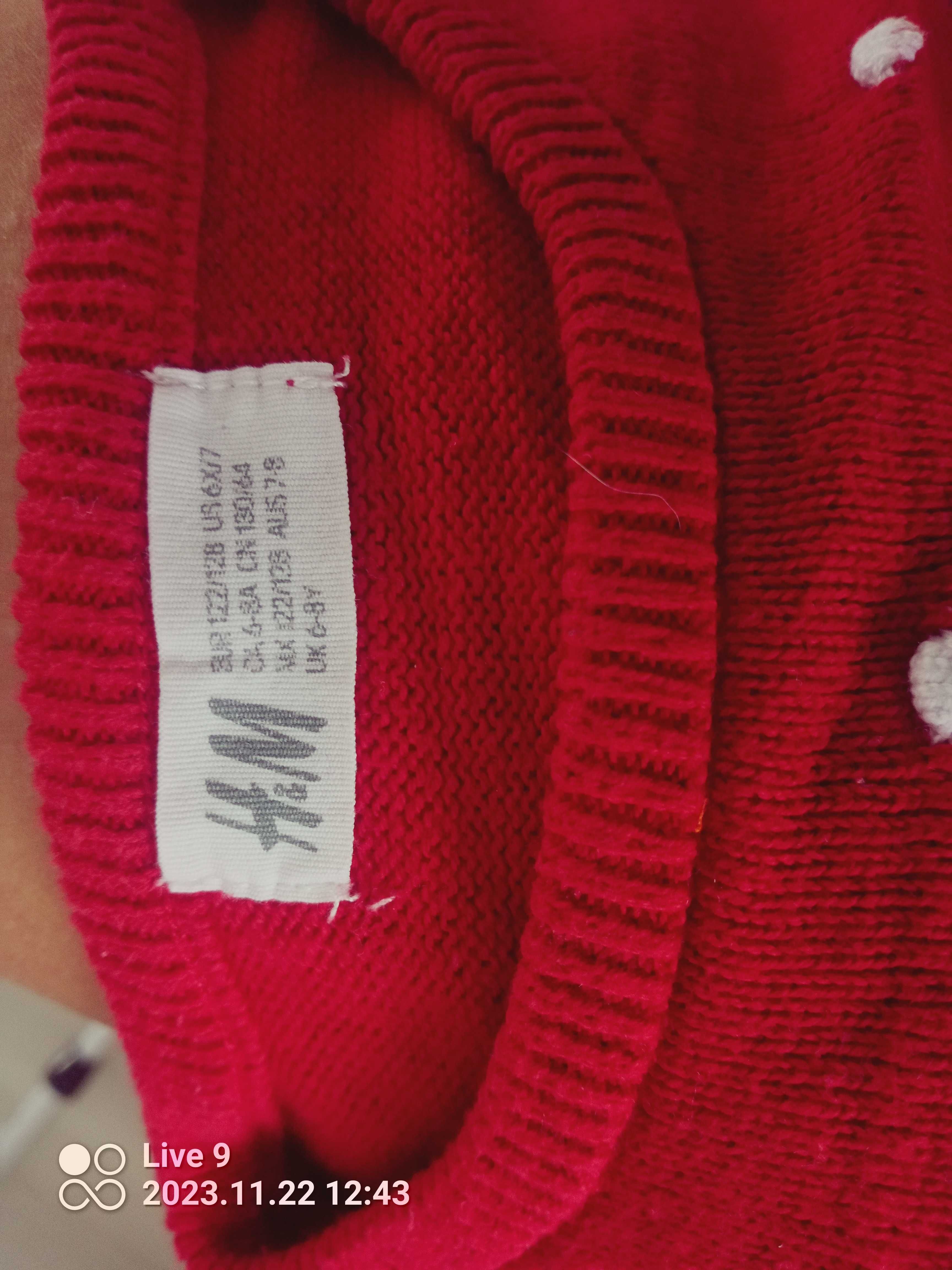 Czerwony sweterek dla dziewczynki