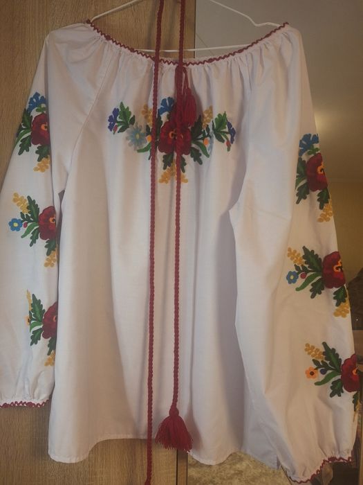 Жіноча вишиванка