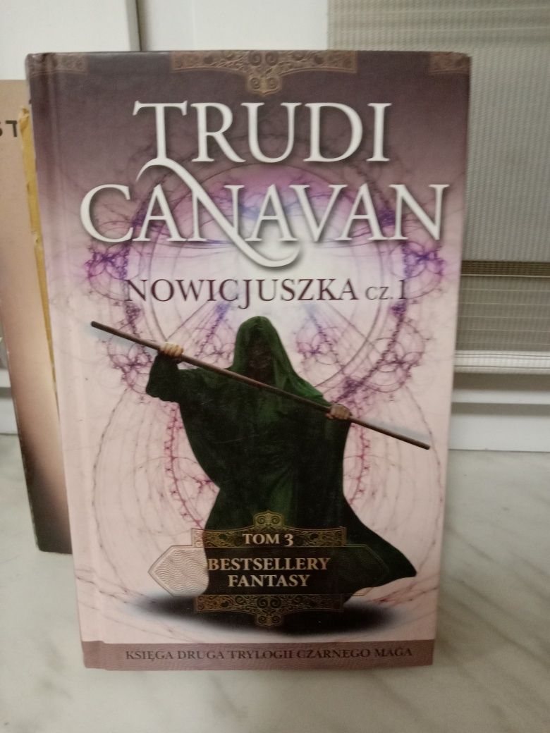 Nowicjuszka część 1 , Trudi Canavan.