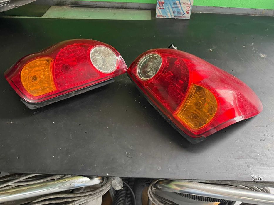 Farolins traseiros - Mitsubishi L200