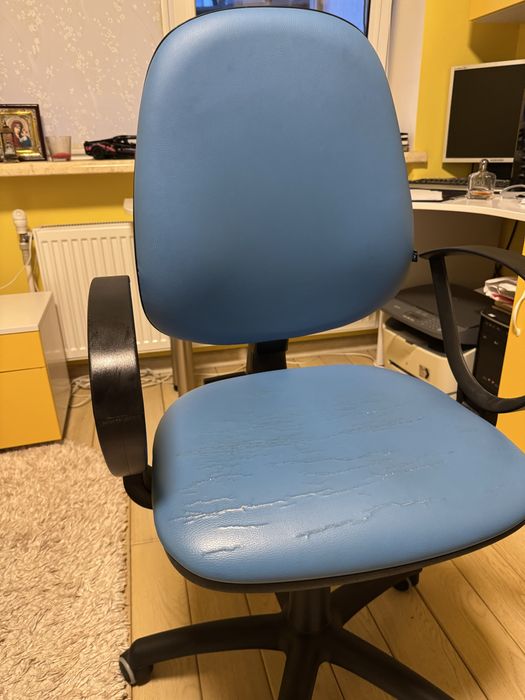Компʼютерне крісло/для навчанна