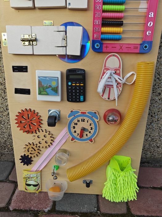 Tablica manipulacyjna dla dziecka nauka, zabawa.