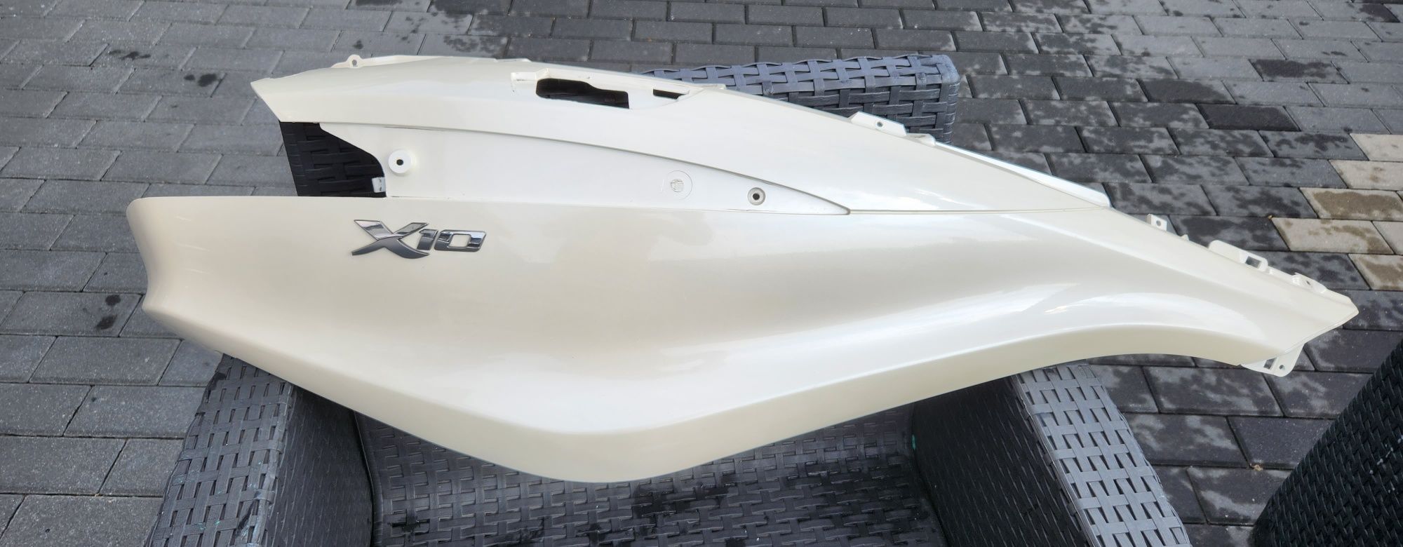 Boczek ogon prawy piaggio x10