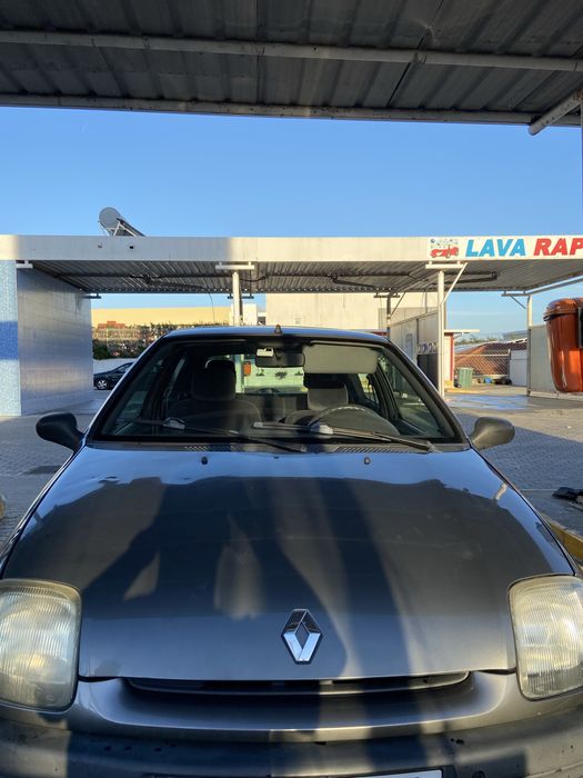Renault Clio II 1998 com 124 mil KM