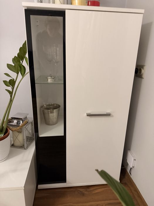 Zestaw mebli do salonu komoda bez oswietlenia