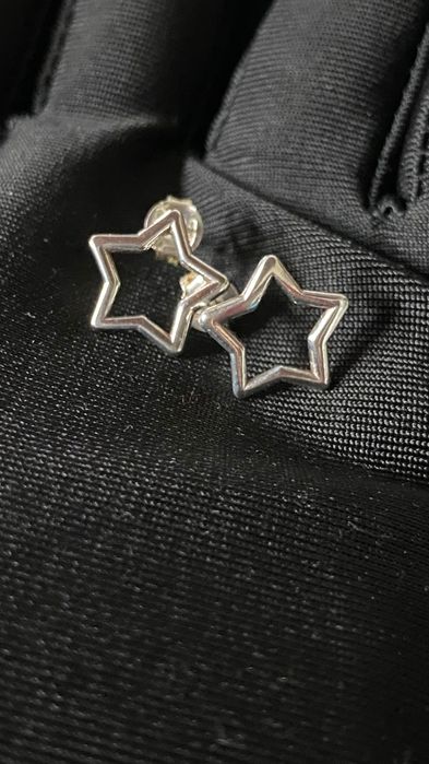 Brinco estrela vazada em prata