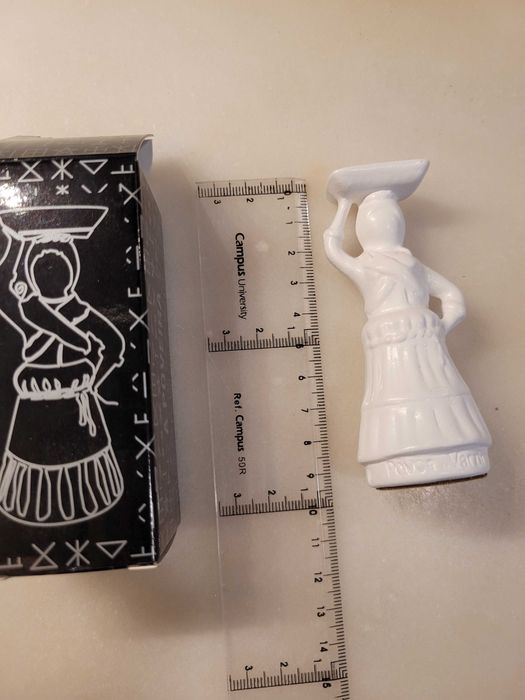 Boneca poveira em loiça