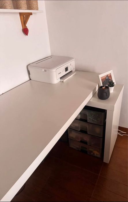 Secretária como nova!