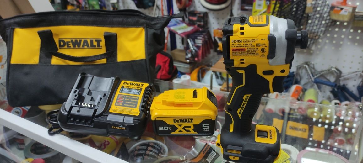 Импакт Бесщеточный импульсный шуруповерт винтоверт DEWALT DCF850P1