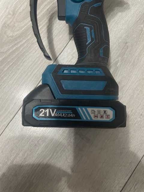 Mini piła łańcuchowa do gałęzi