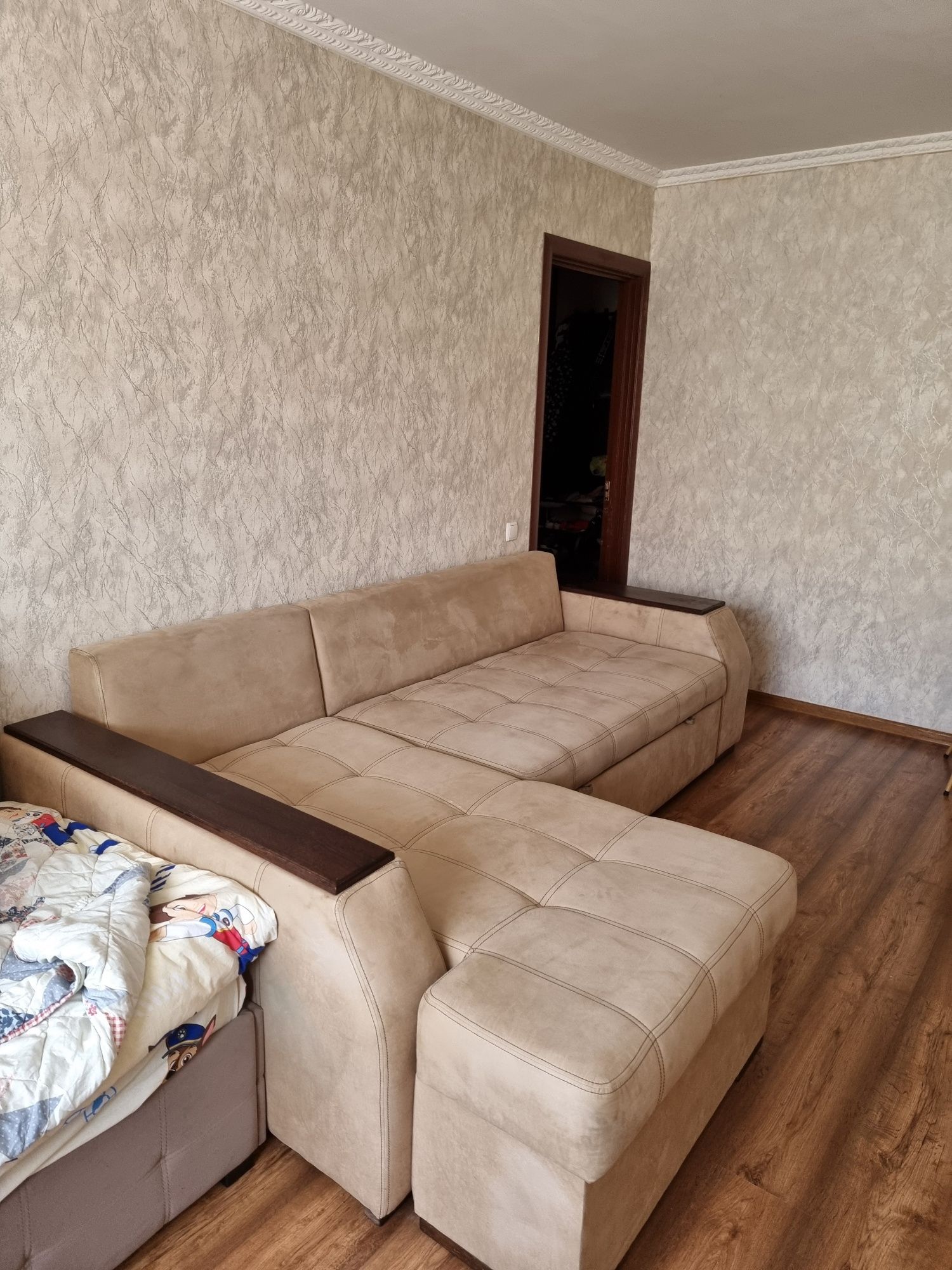 Кутовий диван в гарному стані