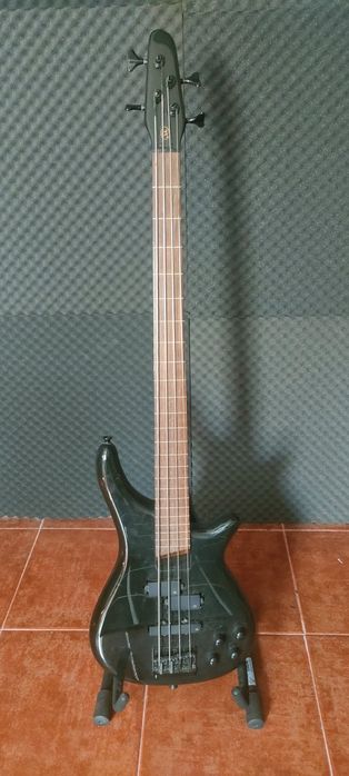 Baixo SX BASS COLLECTION para desocupar.