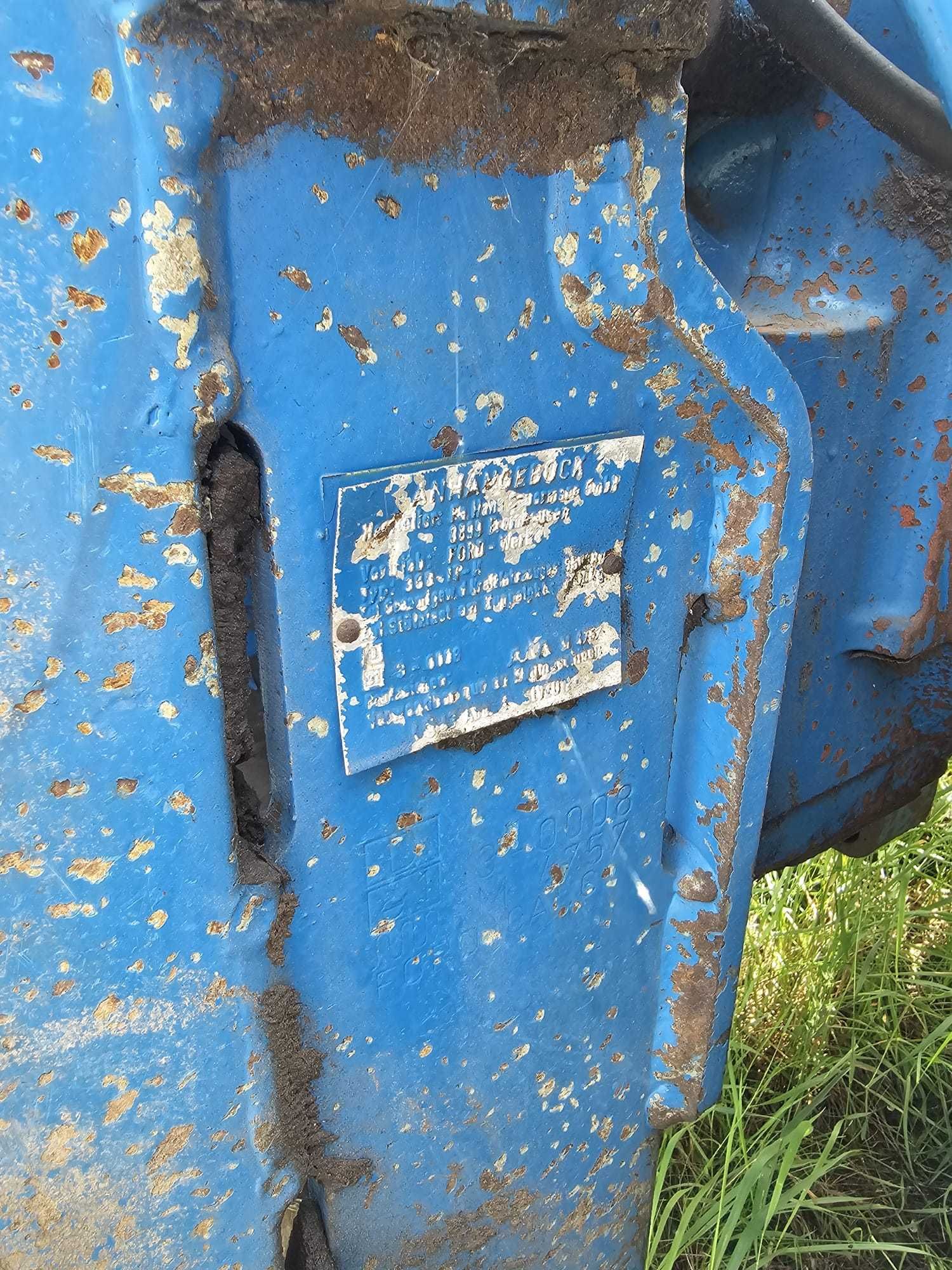 Ciągnik New Holland uszkodzony