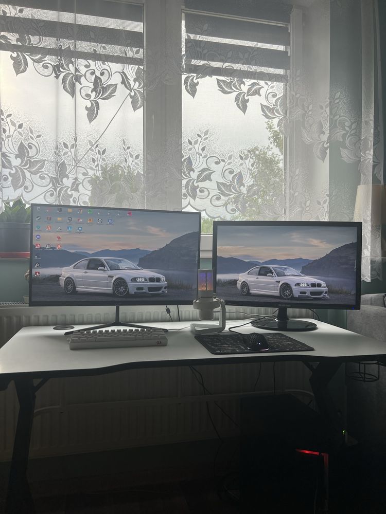 Komputer Gamingowy, mikrofon, klawiatura, 2x monitory 27”, 24”