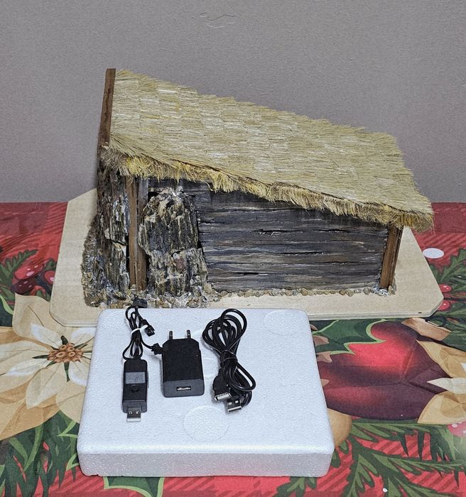 Szopka ze skałą z podświetleniem + 10 figurek.Ręcznie wykonana