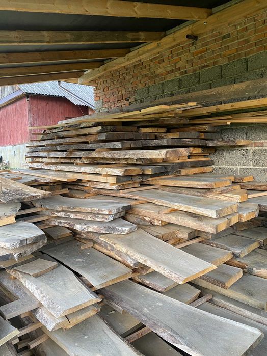 Deska dąb tarcica dębowa brusy dębowe sezonowane okorowane