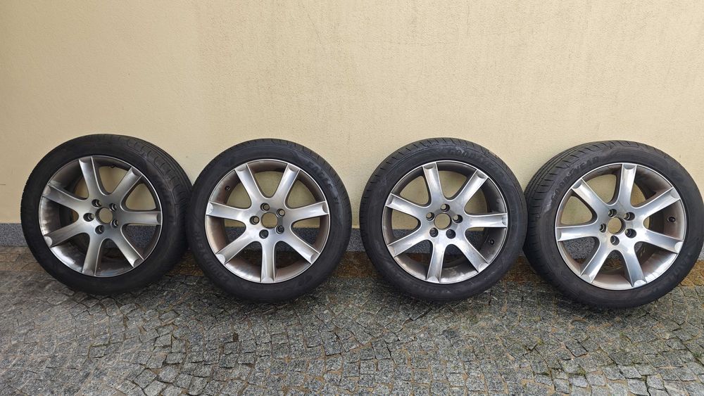 Jantes Volvo com pneus