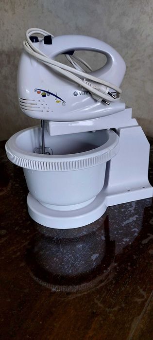 Міксер з чашею Vitek
