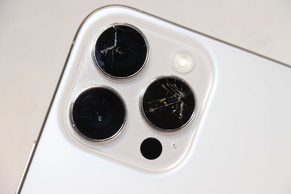 Apple iPhone 16 Pro Max 256GB White Titanium, заблокирован по ID!