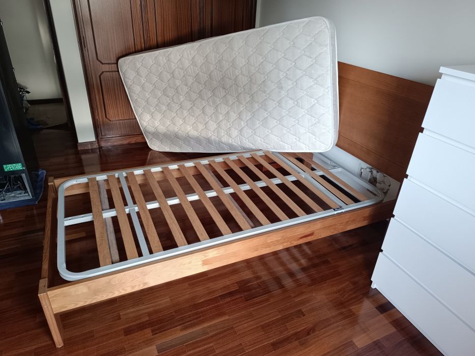 Cama de solteiro com colchão