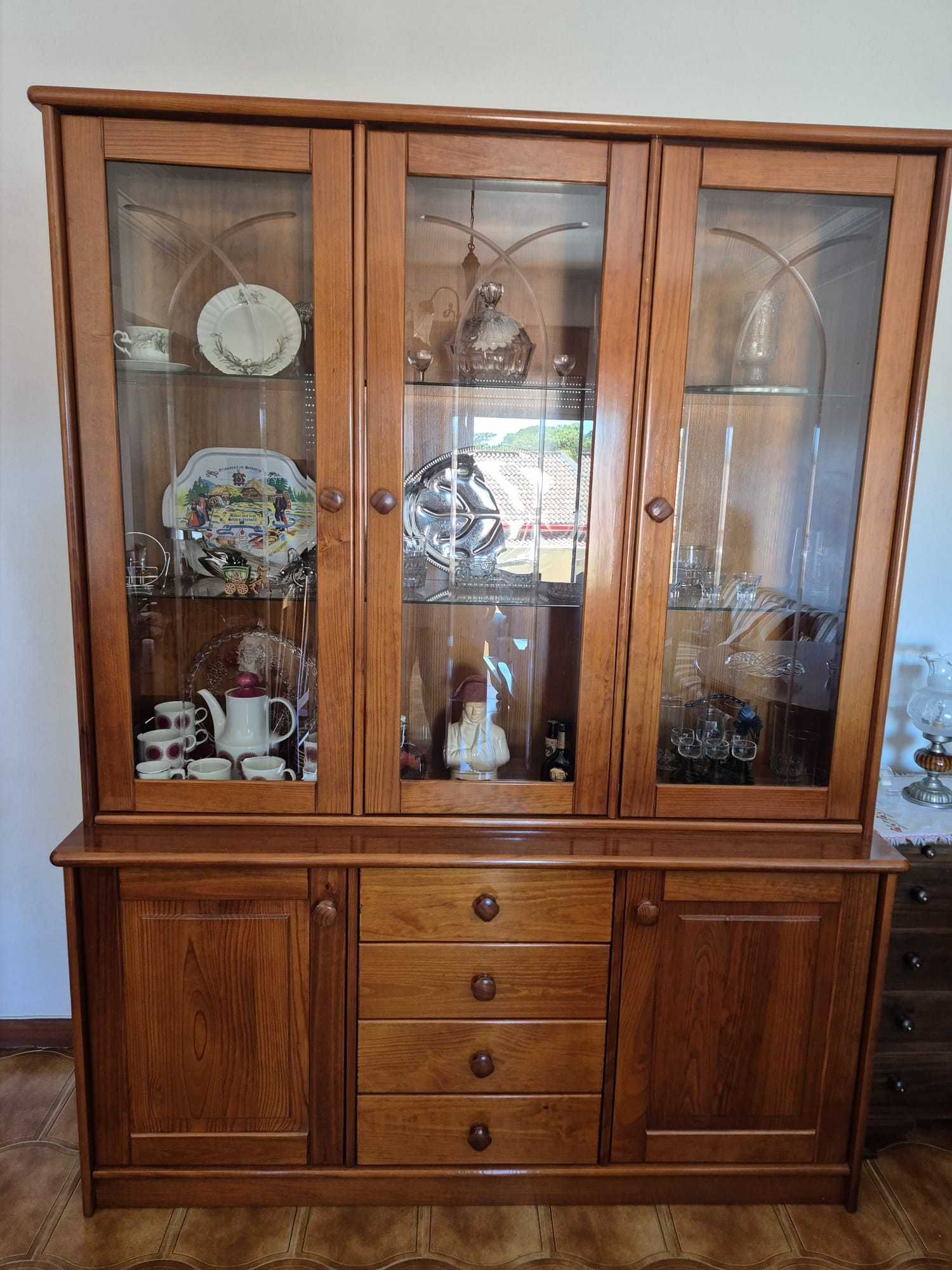 Móvel de Sala em Madeira Maciça