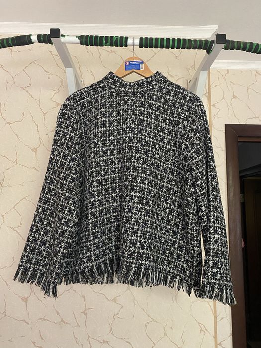 Кофта/ светр від Zara гарна стильна в клітнику