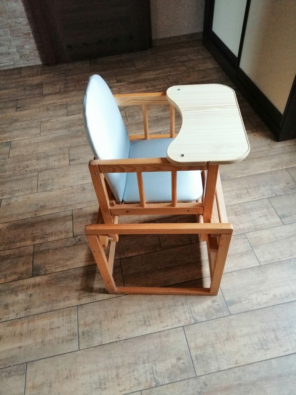 Krzesełko dla dziecka.