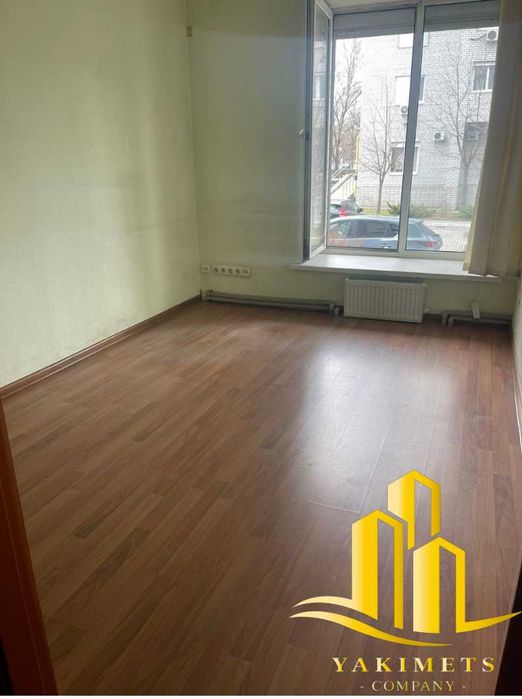 Продаж офісного приміщення 112 кв.м. на 1 поверсі на вул. Космічна 3